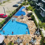 Mana Beach Experience - Flat Com 2 Quartos Sendo Uma Suite 2 Vagas De Garagem -Muro Alto A 300 Metros Da Praia -Com Vista Para A Piscina E Mar